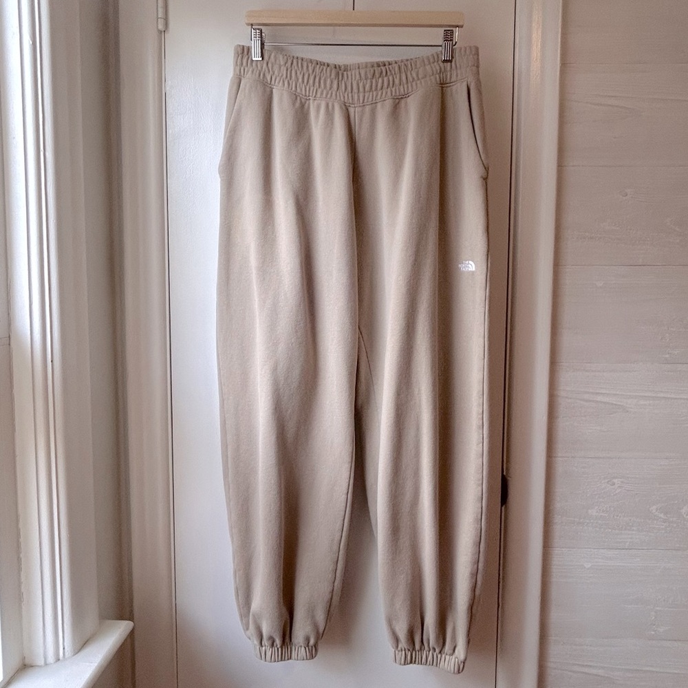 The North Face Women’s Core Sweatpants Taupe